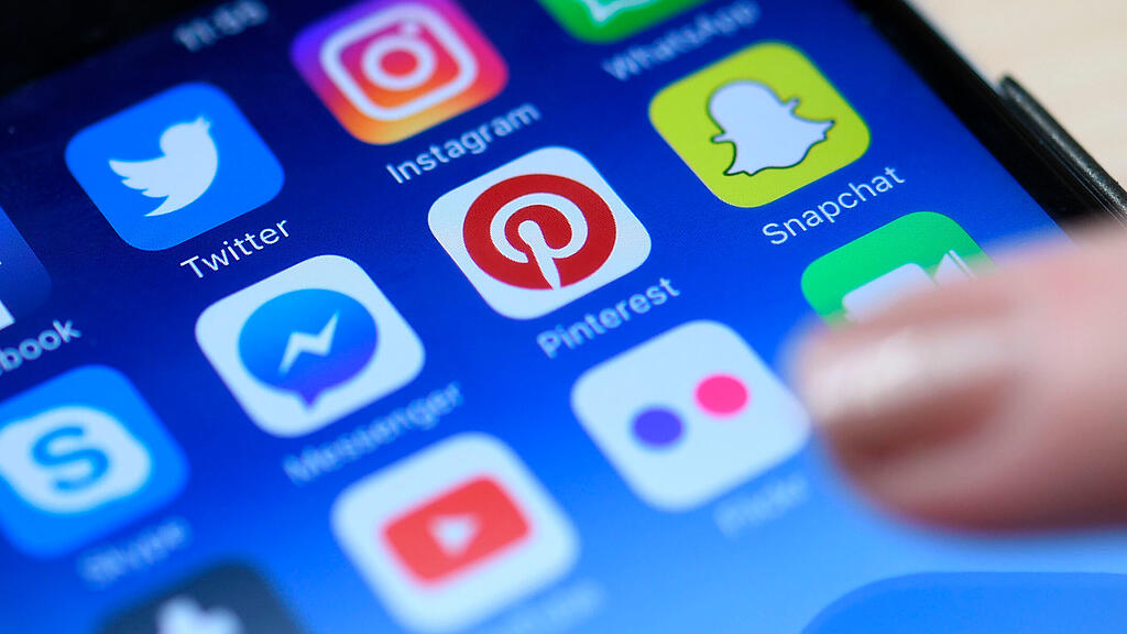Social Media, Facebook, Instagram