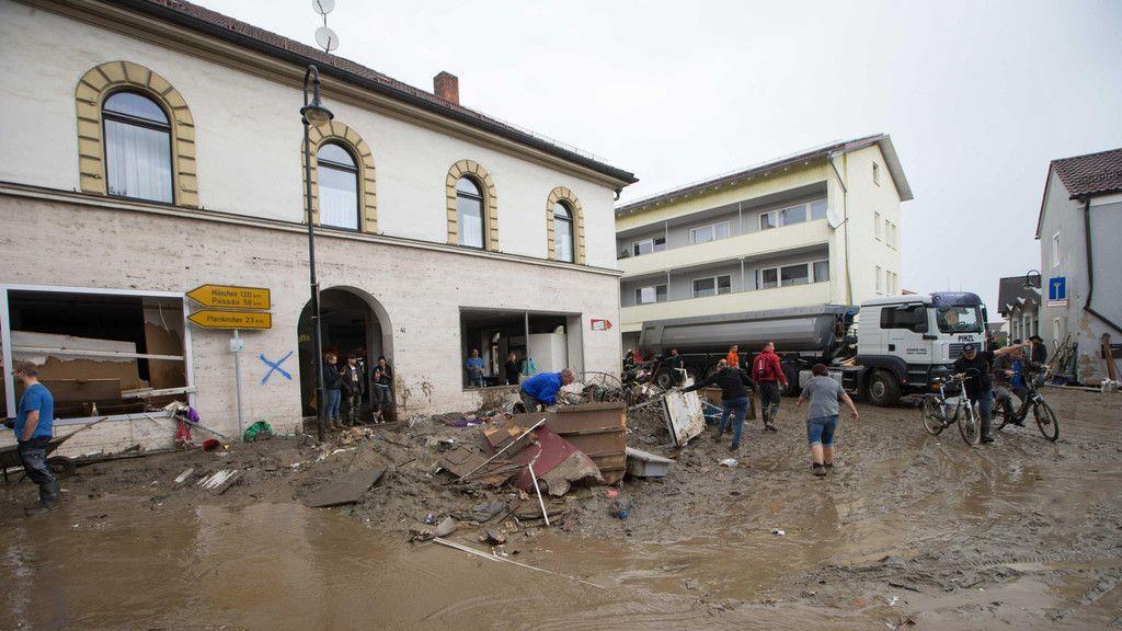 Aufräumarbeiten in Simbach