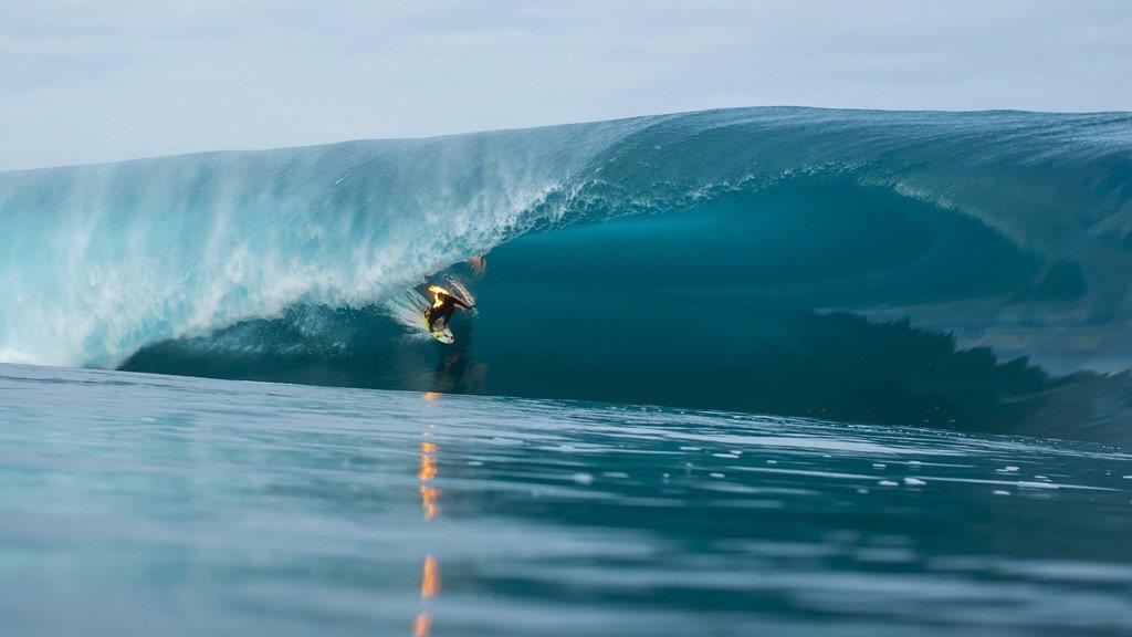 Surfer in Flammen