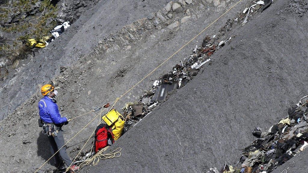 Germanwings-Absturz: Aufräumarbeiten am Sonntag