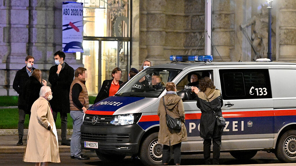 Wien-Terror: Publikum aus Burgtheater eskortiert