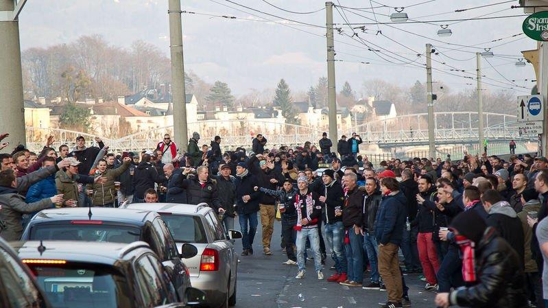 Ajax-Fans in Salzburg, II
