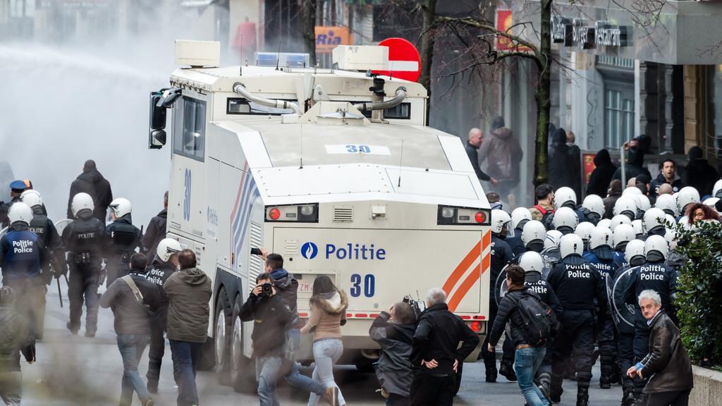 Hooligans randalieren in Brüssel
