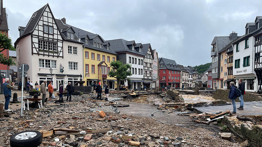 Sch\u00e4den nach Unwetter in Deutschland