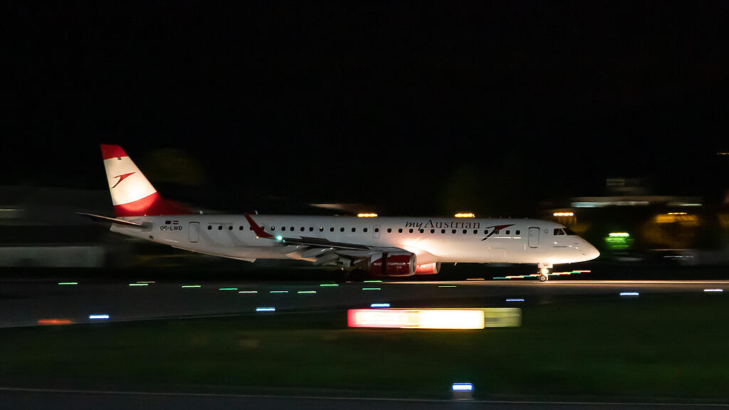Letzter Flieger landet vorerst in Salzburg