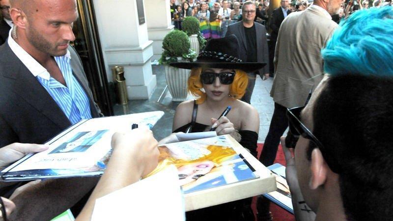 Lady Gaga und Hund: Ankunft in Wien