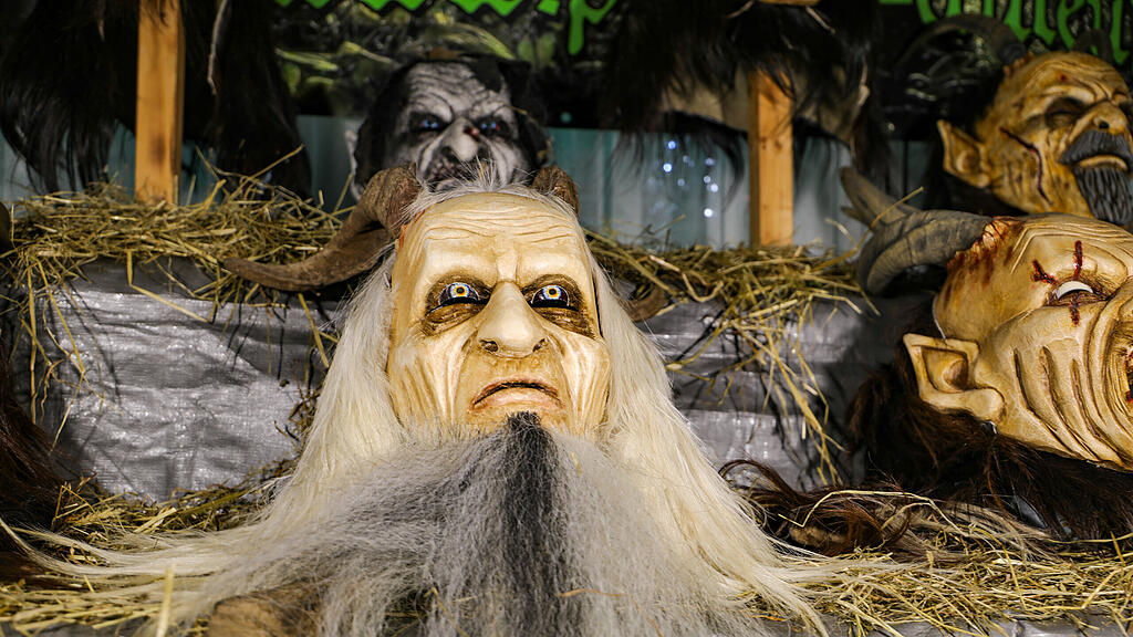 13. Maskenausstellung der Maxglaner Teufeln