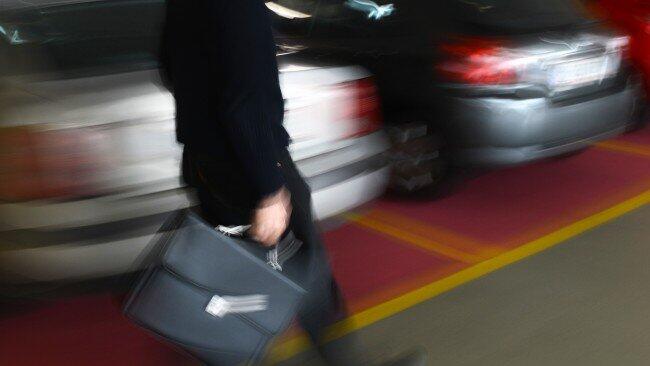 Zum 1. Juni befanden sich 74.783 Beamte im Bundesdienst und darüber hinaus 6.403 in ausgegliederten Einrichtungen (ohne Post).