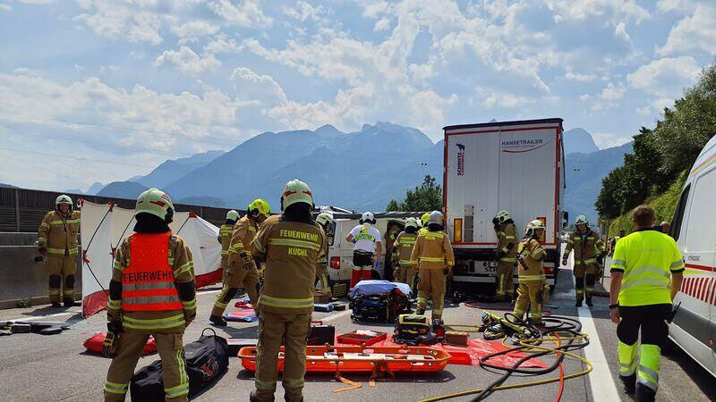 Crash Lkw und Pkw A10 bei Kuchl