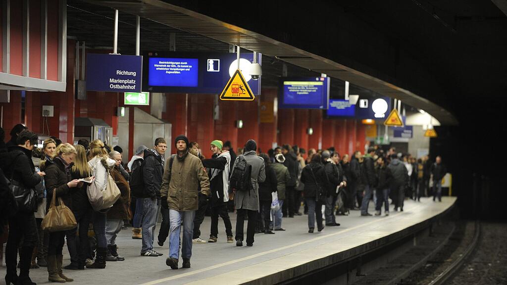 In der Münchener S-Bahn geriet eine Fahrkartenkontrolle außer Rand und Band (Symbolbild).
