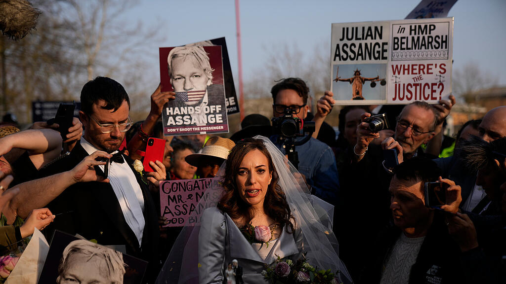Julian Assange heiratet Stella Moris im Gefängnis