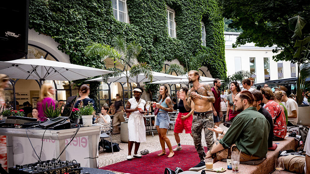 feierabend – Open-Air DJ-Set im Rupertinum