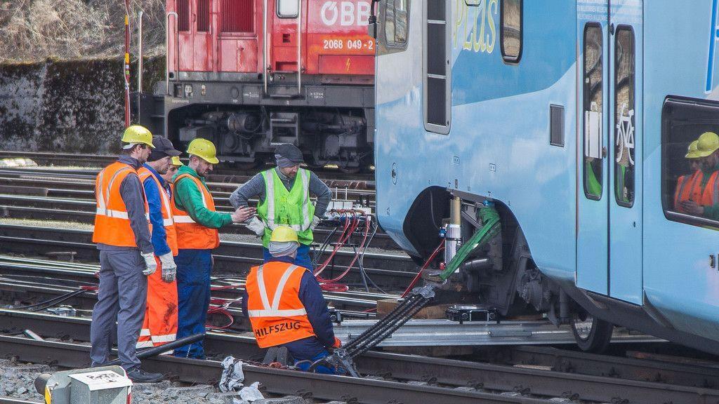 Zuggarnitur am Salzburger Hauptbahnhof entgleist II