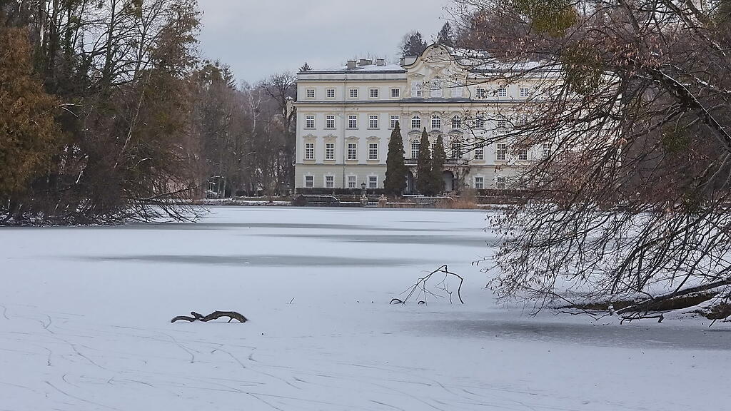 Leopoldskroner Weiher, eisfläche gesperrt,