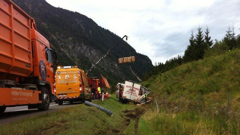 Lkw-Bergung auf A10