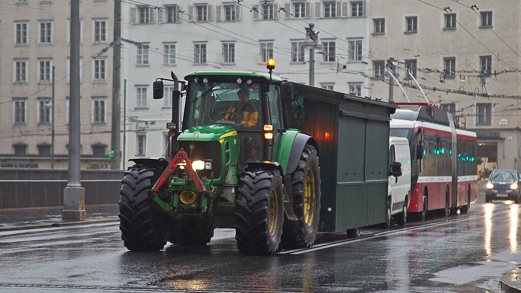 Trotz Regenwetters ging es am Sonntag mit dem Aufbau los.