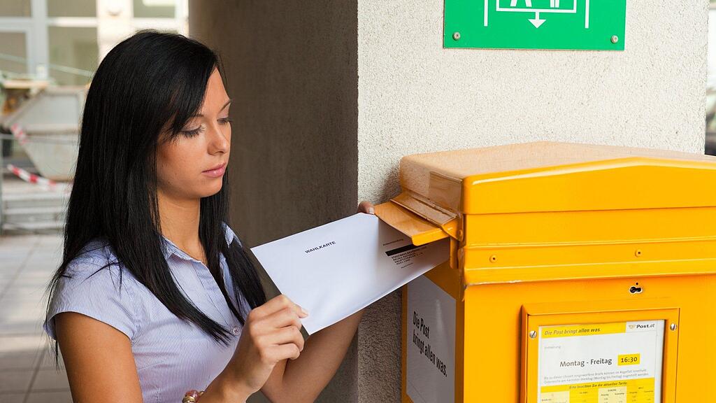 Schriftlich und mündlich kann die Wahlkarte bis Donnerstag zu Ende der üblichen Amtsstunden beantragt werden.