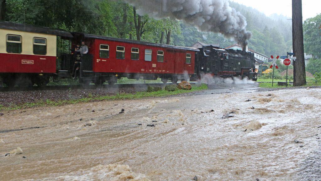 Dauerregen und Hochwasseralarm in Deutschland