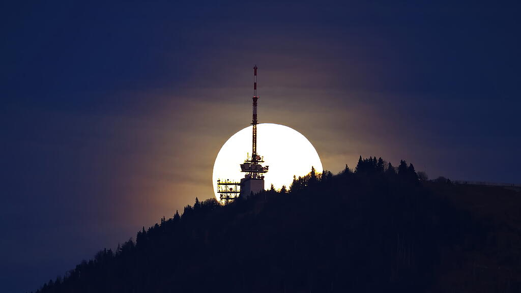 Supermond über Salzburg