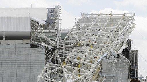 Brasilien: Kran stürzt auf WM-Stadion