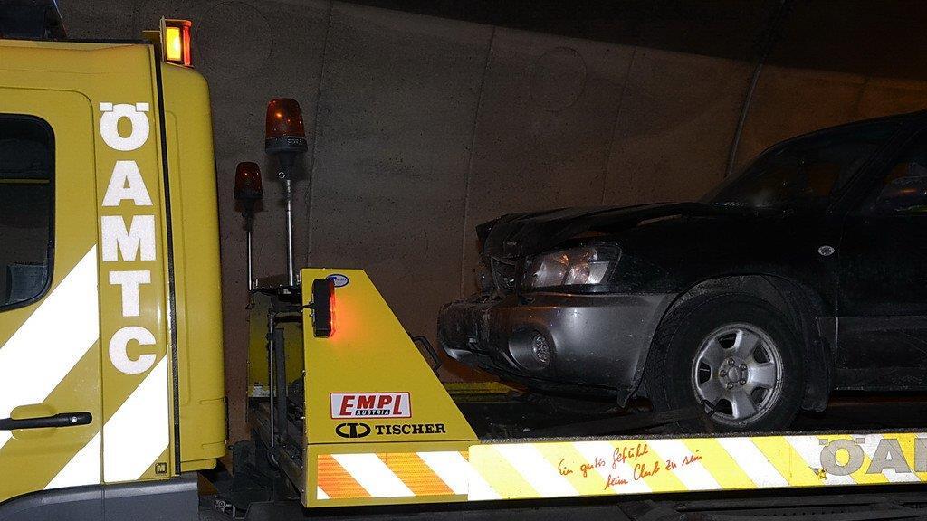Massenkarambolage im Hieflertunnel