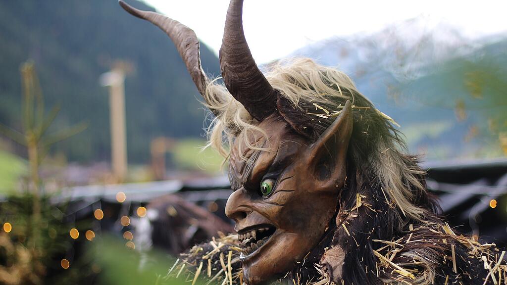 Maskenausstellung "Grossarler Gschlacht"