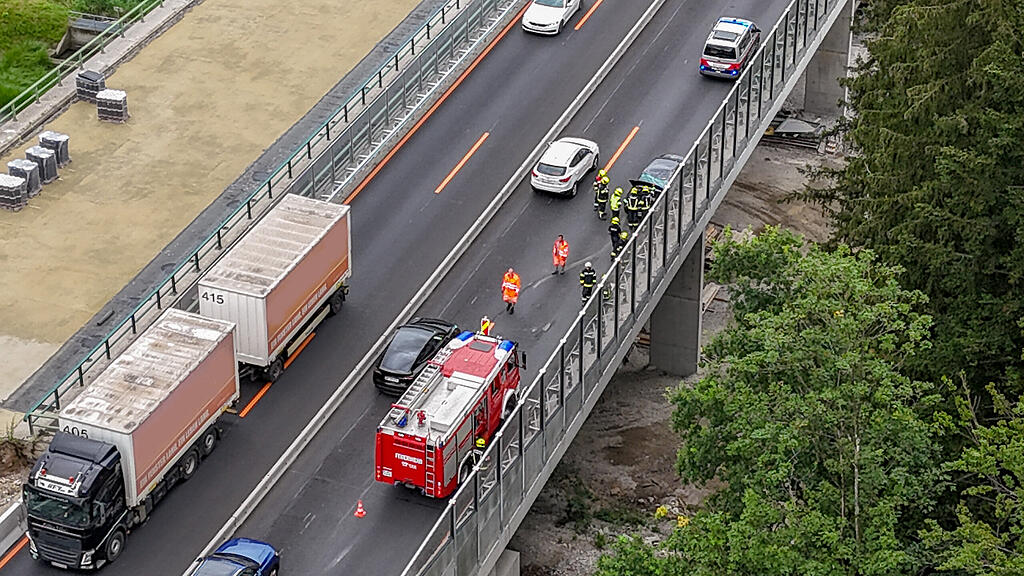 Auto-Überschlag auf A1 bei Mondsee