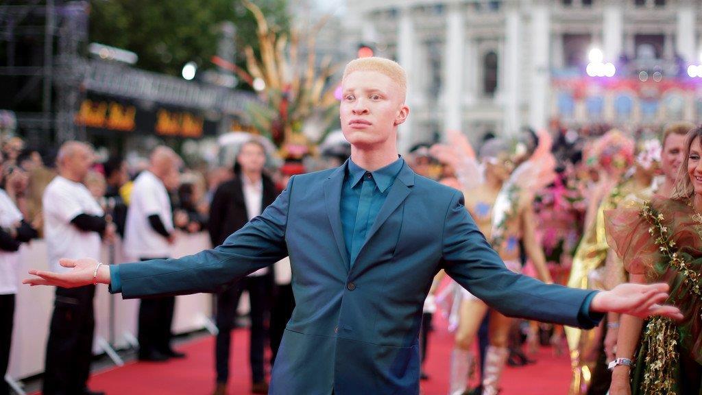 Life Ball 2014: Erste Gäste am Magenta Carpet (Kostüme)
