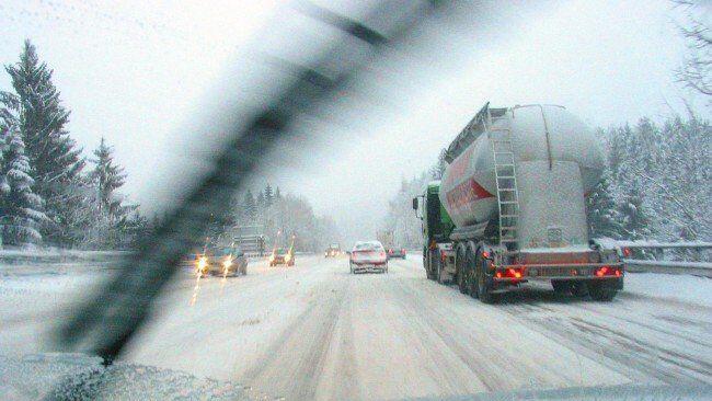 Der Schnee sorgte für Verkehrsprobleme. (Symbolbild)