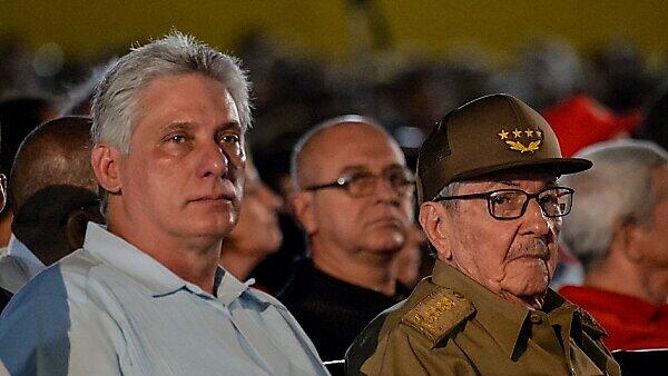 Diaz-Canel (links) mit Vorgänger Raul Castro
