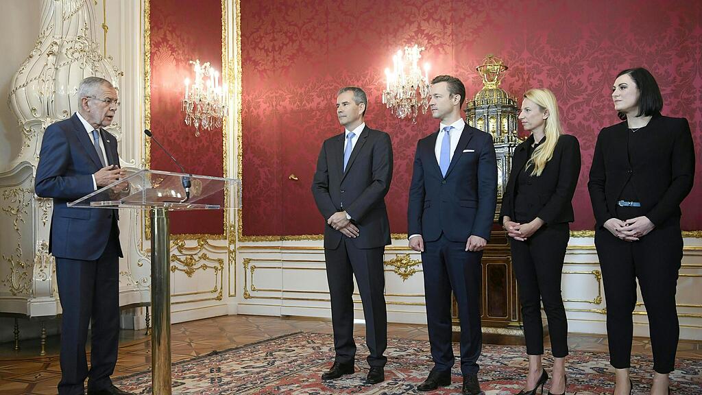 AMTSENTHEBUNG DER REGIERUNG DURCH DEN BUNDESPR\u00c4SIDENTEN