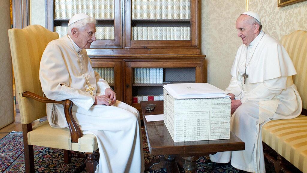 Castel Gandolfo im März 2013: Papst trifft emeritierten Papst.