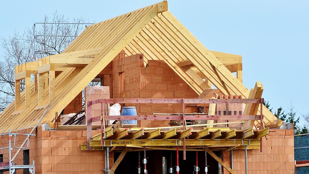 housebuilding-3370969_1920.jpg