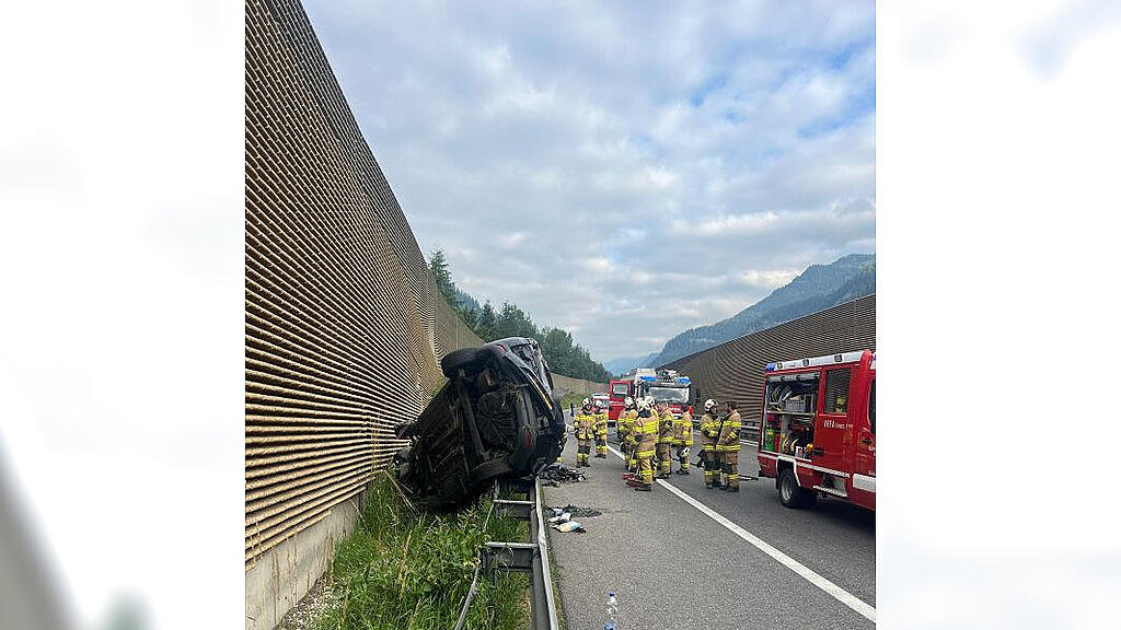 Auto-Überschlag auf A10 in Zederhaus