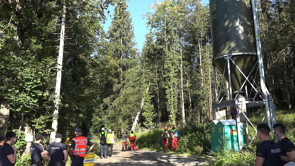 Polizeigro\u00dfeinsatz in Bad Vigaun