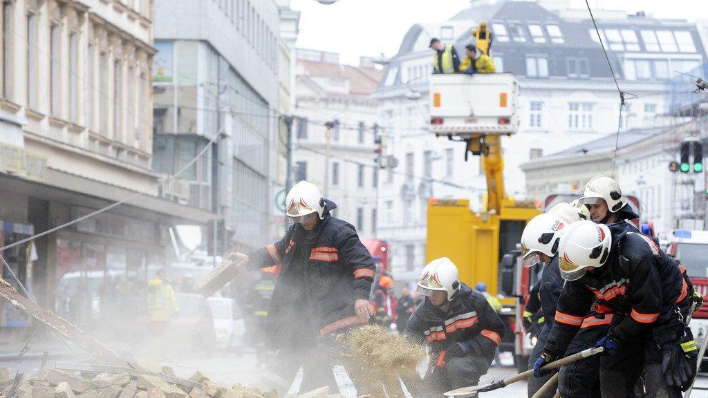 Heftige Explosion: Hauseinsturz in Wien-Fünfhaus