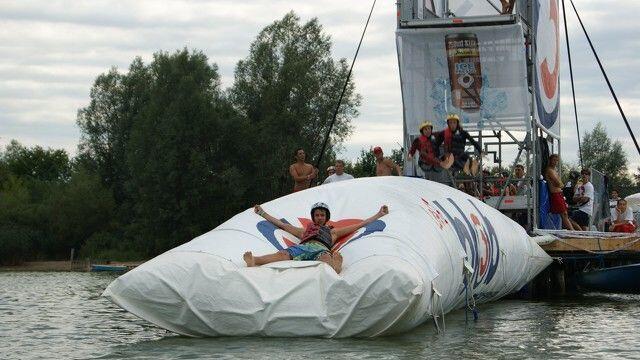 Das Seekirchner Strandbad wurde am Samstag zu Treffpunkt der Blobbing-Fans.