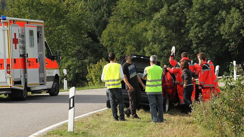 Trümmerfeld nach Frontalcrash