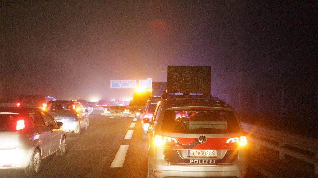 Stau nach Auffahrunfall auf A1