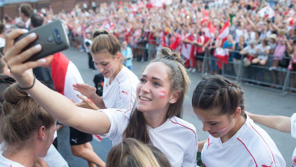 Empfang Fußballerinnen Rathausplatz