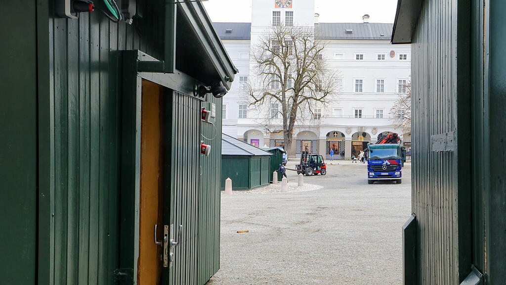 Aufbau Christkindlmarkt II