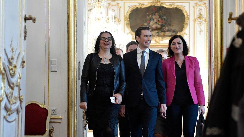 Van der Bellen beauftragt Kurz mit Regierungsbildung