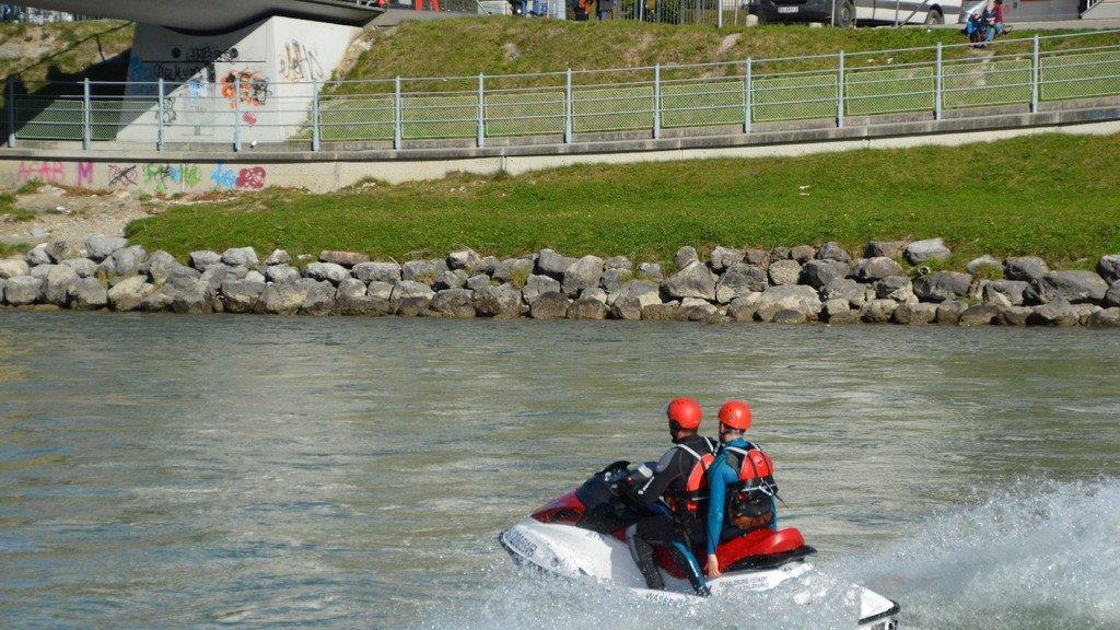 Übung der Wasserrettung, II