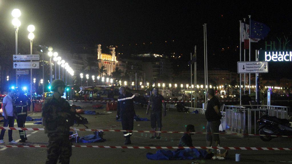 Lkw rast in  Nizza in Menschenmenge