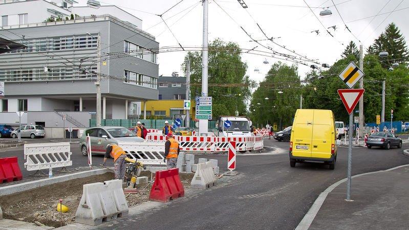Kreisverkehr am Hans-Schmid-Platz