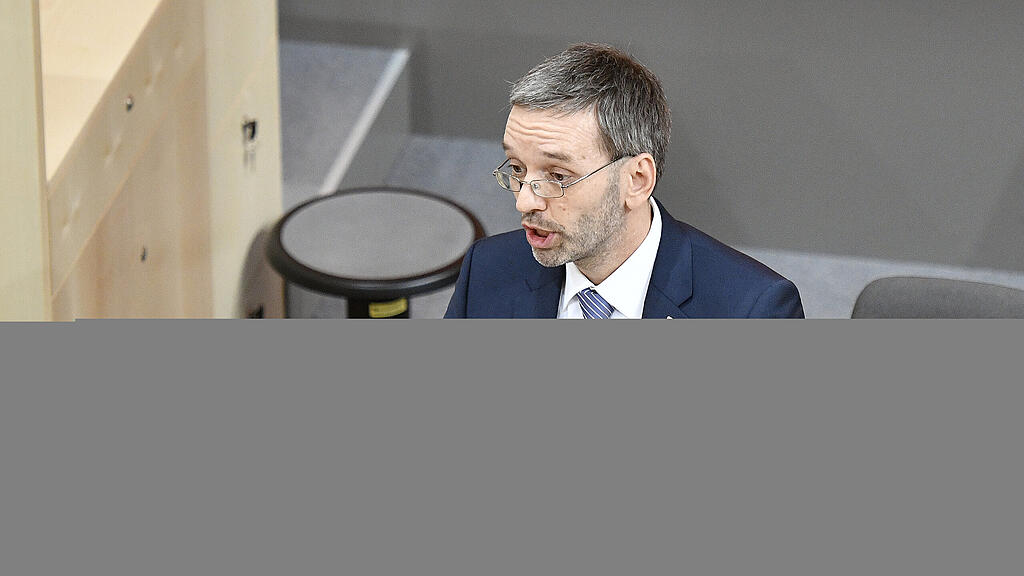 Innenminister Kickl und SPÖ-Klubchef Kern lieferten sich einen Schlagabtausch.