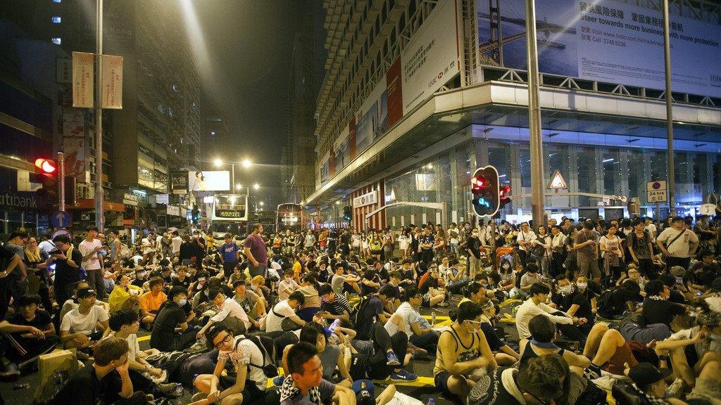 Demonstranten legen Hongkong lahm