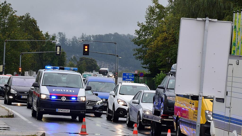 Zahlreiche Autofahrer wollten durch Grödig ausweichen.
