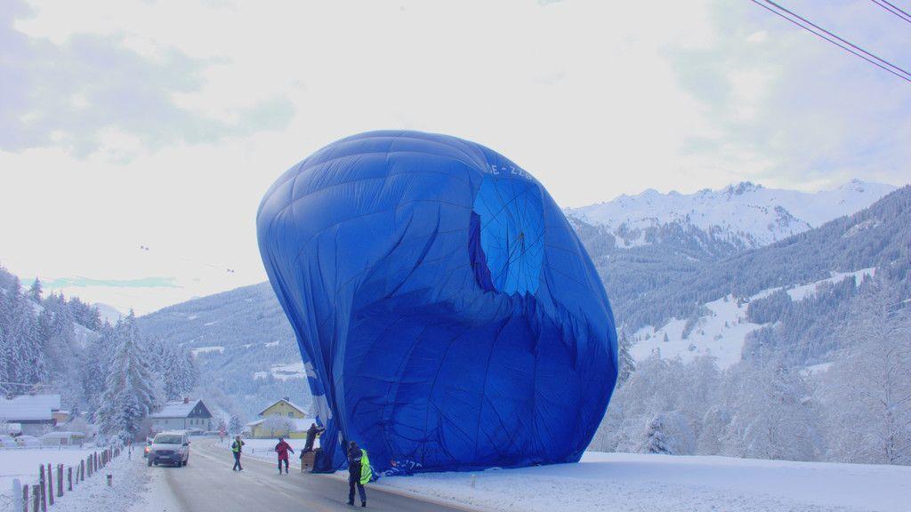 Ballon landet auf Gasteiner Bundesstraße