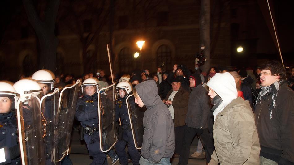 WKR-Ball 2012: Demos (Flo)